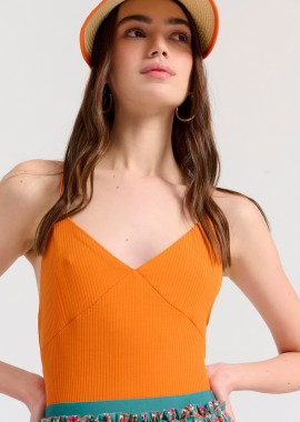 Κορμάκι σε rib ύφανση με ανοιχτή πλάτη