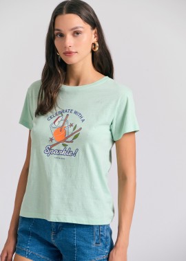 Γυναικείο t-shirt με graphic τύπωμα στο στήθος