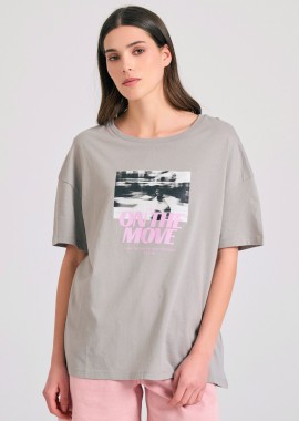 Loose fit γυναικείο t-shirt με φωτογραφικό τύπωμα