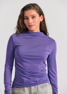 Μπλούζα με σούρες και κλειστή λαιμόκοψη