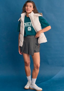 Καπιτονέ αμάνικο μπουφάν με κουκούλα