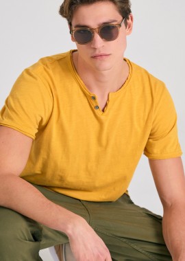 T-shirt με λαιμό henley και raw cuts - The essentials