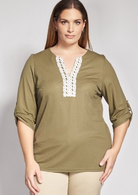 Μπλούζα με V και διάτρητο κέντημα