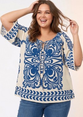 Μπλούζα με λάστιχο στους ώμους εμπριμέ εκρού/μπλε χρώμα plus size