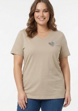 T-shirt με τύπωμα καρδιές σε μπεζ χρώμα plus size