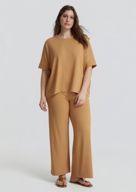 Ριμπ μπλούζα σε boxy γραμμή