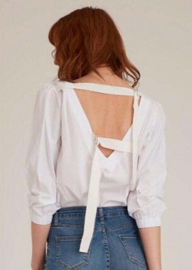 Γυναικεία μπλούζα με λεπτομέρεια στο πίσω μέρος
