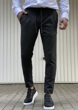Ανδρικό παντελόνι υφασμάτινο με πιέτα και ρίγα μαύρο J14M