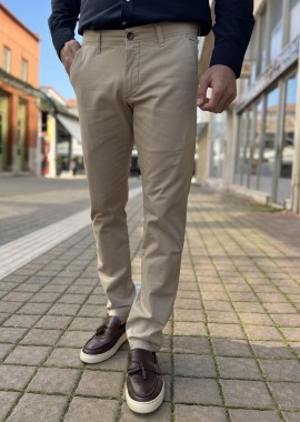 Ανδρικό μπεζ παντελόνι υφασμάτινο Chinos Slim Fit 2326