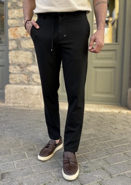 Ανδρικό υφασμάτινο μαύρο παντελόνι με κορδόνι και κουμπί FCL5785