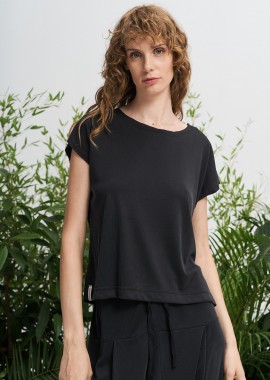 NURIA ΜΠΛΟΥΖΑ