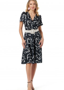 ΑΣΠΡΟΜΑΥΡΟ ΦΟΡΕΜΑ ΜΕ ΚΡΟΥΑΖΕ ΜΠΟΥΣΤΟ