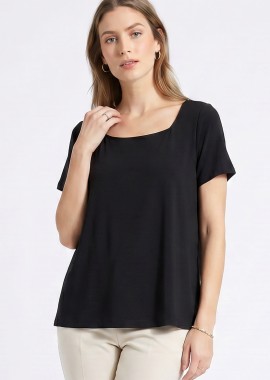 ΜΑΥΡΗ ΜΠΛΟΥΖΑ ΜΕ ΤΕΤΡΑΓΩΝΟ ΛΑΙΜΟ