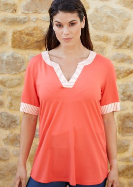 ΜΠΛΟΥΖΑ ΜΕ V