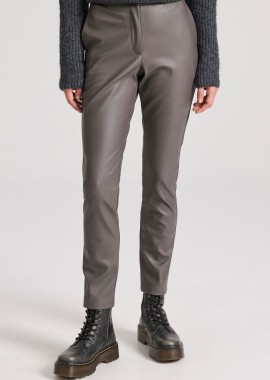 Slim fit chino παντελόνι από οικολογικό δέρμα (PU)