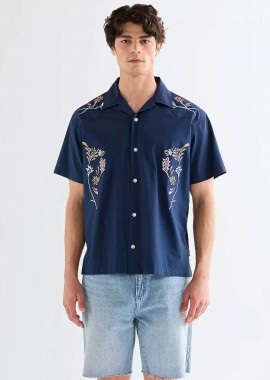 WRANGLER - Wrangler® ανδρικό κοντομάνικο πουκάμισο με κεντημένο σχέδιο Relaxed Fit - 112378101 Μπλε Σκούρο