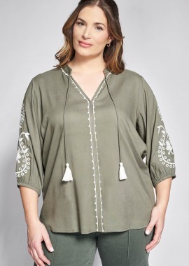 - Μπλούζα boho με κέντημα και κορδόνια με φουντίτσες