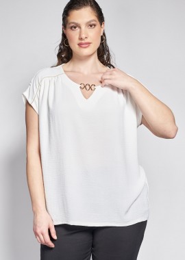 - Μπλούζα με V Λαιμόκοψη και Μεταλλική Λεπτομέρεια