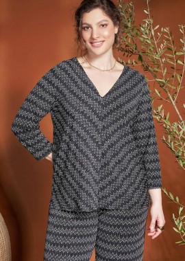 - Μπλούζα σε ελαστικό γκοφρέ με εμπριμέ ζιγκ-ζαγκ