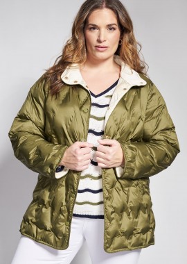 - Μπουφάν καπιτονέ με ψηλό γιακά και colorblock εσωτερικό