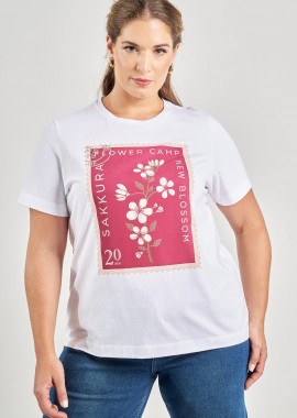 - T-shirt βαμβακερό με στάμπα γραμματόσημο φλοράλ