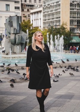 - Φόρεμα mini κρουαζέ με σούρες σε μαύρο χρώμα