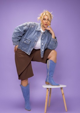 - Jean jacket με στρας στους ώμους σε denim light blue χρώμα plus size