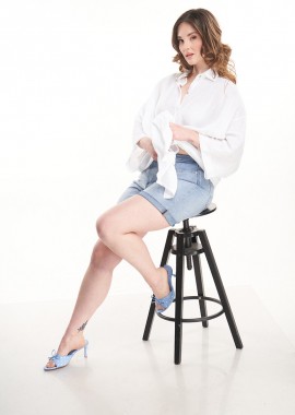 - Jean shorts με ανάγλυφα αστέρια σε denim light blue χρώμα plus size