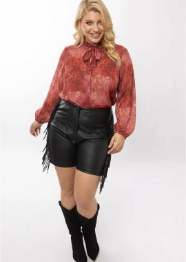 - Leather-like shorts με κρόσια σε μαύρο χρώμα