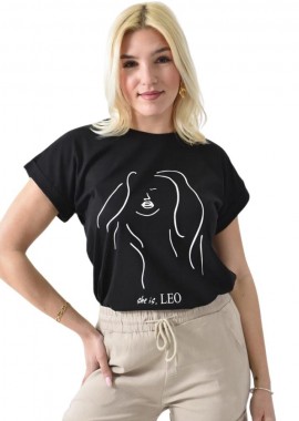 First Woman - T-shirt με τύπωμα she is LEO Μαύρο 26394