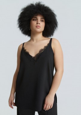 MAT FASHION - Κρεπ τοπ με δαντελένια V-λαιμόκοψη